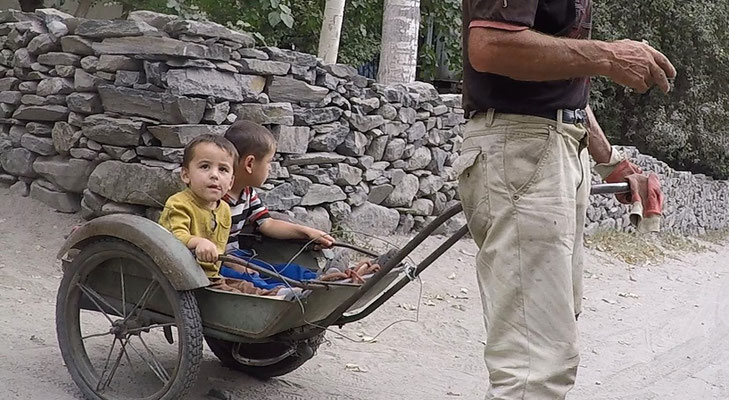 Anstatt Kinderwagen!