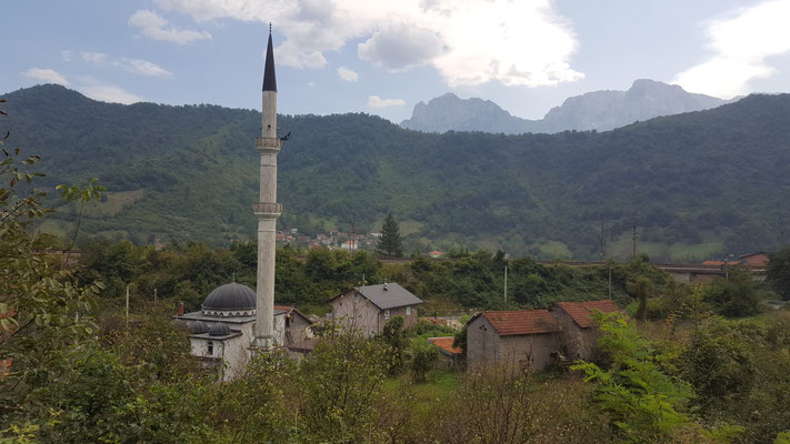 In diesem Dorf stehe eine Moschee, im nächsten... - Alles in 12 Taschen - Radreise