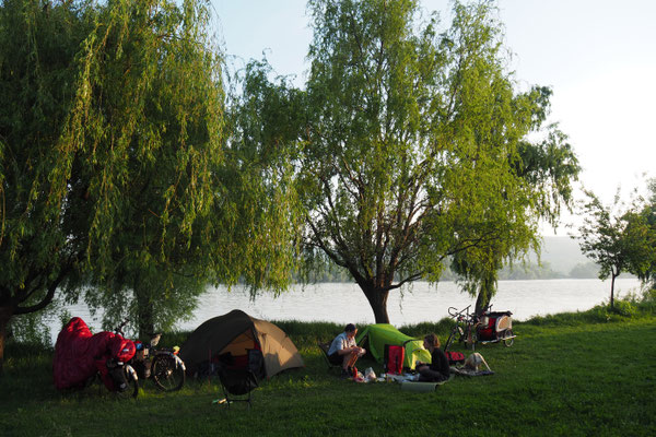 Camping an der Donau mit Simone