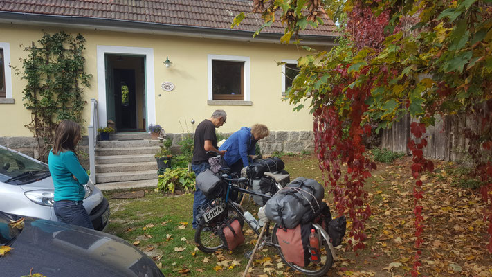 Nach ein bisschen Erholung, heißt es wieder Esel beladen.