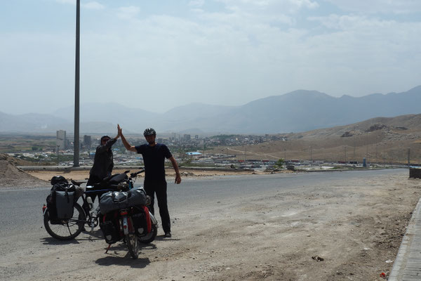 Iran! Die Grenze haben wir schon mal geschaft.