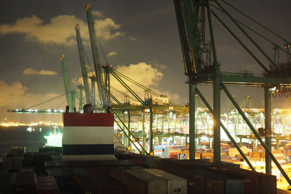 Singapur Container Terminal at night - Cycletouring/Radreise