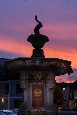 Springbrunnen im Abendrot