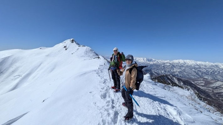 ⑥雪山の助っ人　アイゼン＆ピッケル