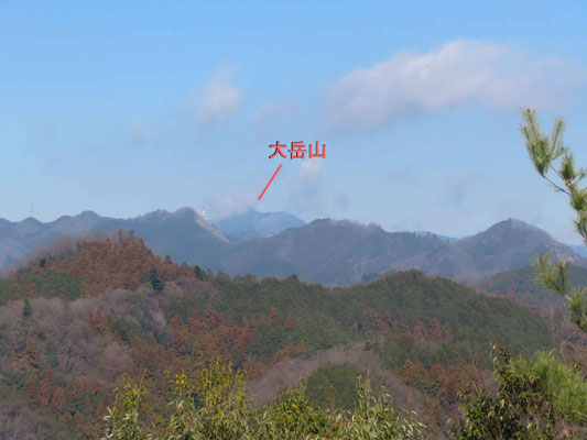 4 大六天から大岳山が見える