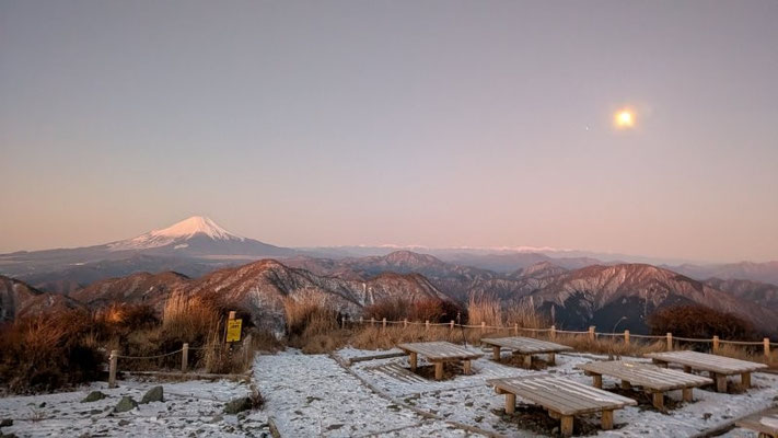 満月に照らされる富士山　まさしく日本の絶景
