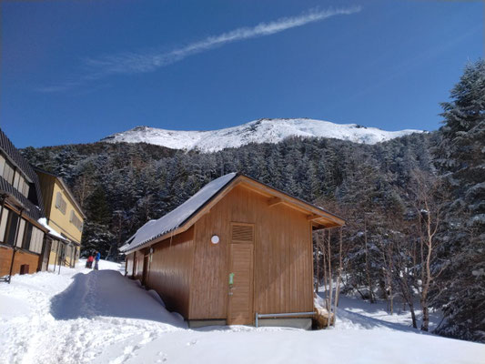5.オーレン小屋からの硫黄岳の山並