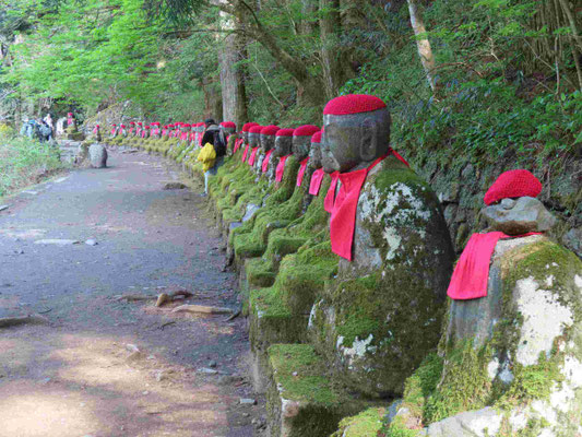 17 約70体の「化地蔵」