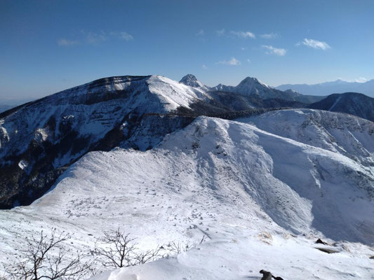11.東天狗岳から根石岳方面の眺望
