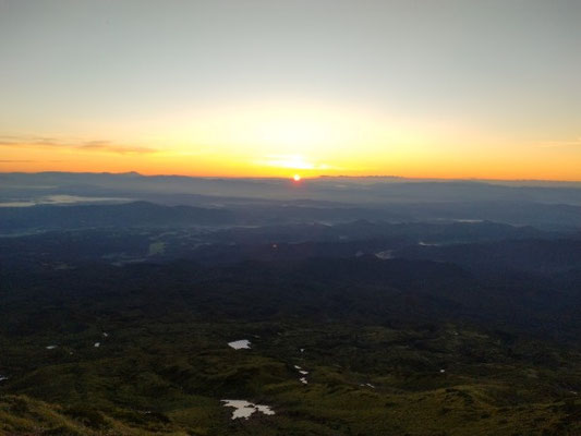 鳥海山七高山山頂から見た日の出