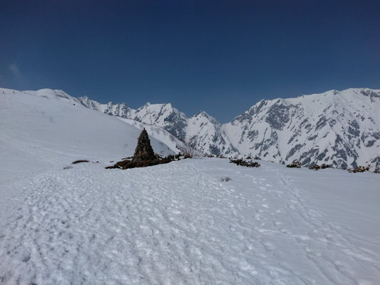 7.登山道のケルンと不帰の嶮