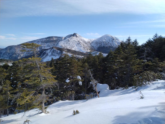 4.中山への登山道からの天狗岳