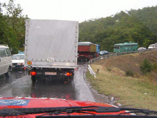 Ein voller Lkw auf dem Weg zurück von Prizren nach Mitrovica. 