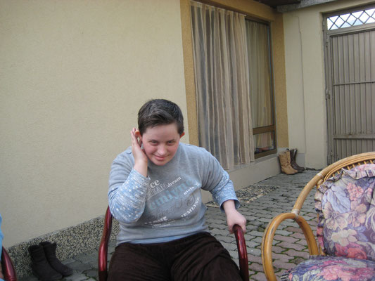 Familie Plunci hat 100,00 € erhalten. Sie pflegen ihre schwerbehinderte Tochter Dedka.