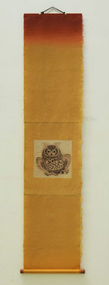 owl warrior -TAWAMURE-　　2014　1500×350　楮紙、雁皮紙、杉、植物染料、弁柄　●