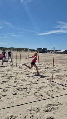 Lot Kallemein als eerste over de finish tijdens de Finale Beach Sprint