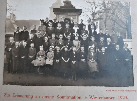 Konformationsbild vor dem Kriegerdenkmal 1923
