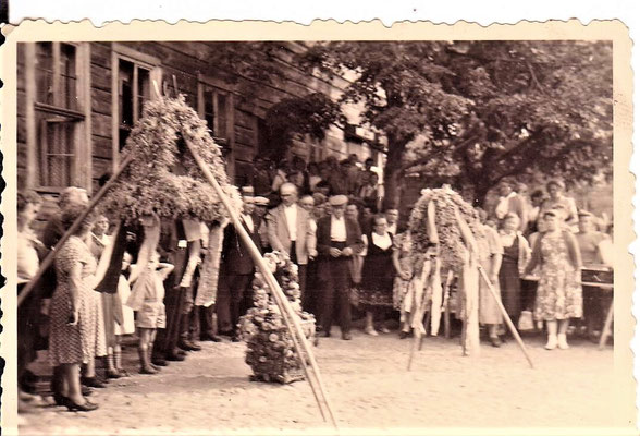 Erntedankfest früher auf dem Junkernhof