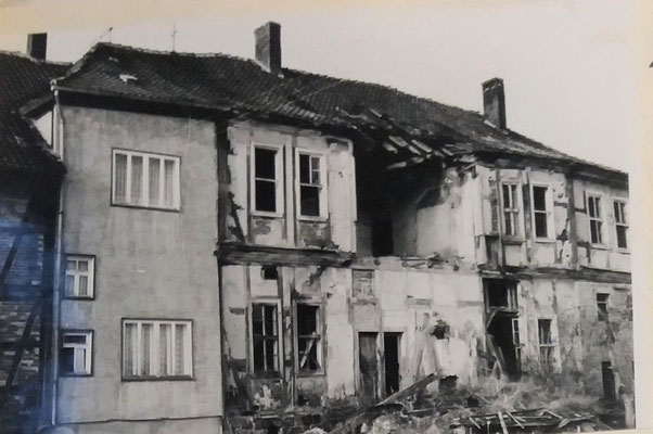 Kurz vor dem Abriss des zerfallenden Haupthauses