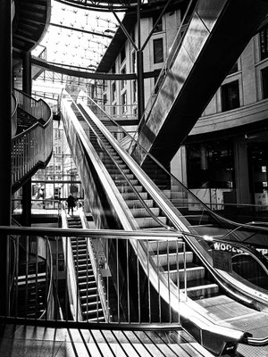 Sonja Grambach - Rolltreppe