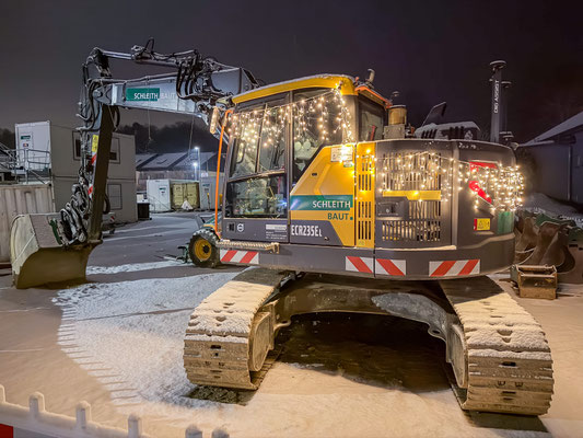 Thomas Fuchs - Weihnachtsbagger in Kadelburg