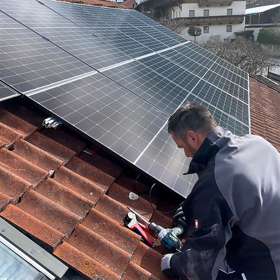 Komplettanlage Photovoltaik auf 30 Grad Ziegeldach, Rietz