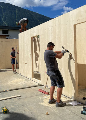 Vorbereitung Steckdosen in Holzhaus