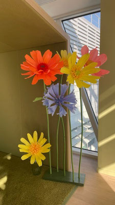décoration évènement avec de fleurs en papier