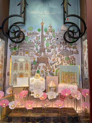 art papier, sculpture de fleurs en papier, décoration vitrine  Paris, atelier Maria Salvador