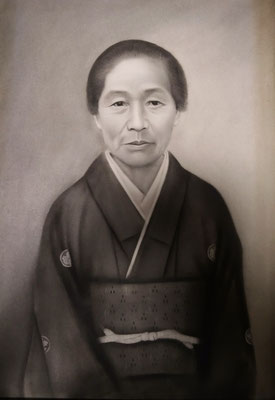 発見場所（伊方町九町）氏名・井上フデ　制作年号１９２６年頃　サイズ・タテ49,5㎝×ヨコ34㎝