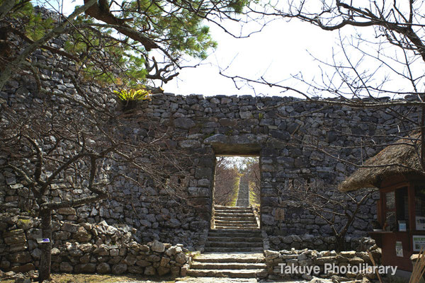 02-0026　平郎門（へいろうもん）今帰仁城の本門