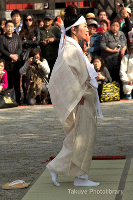 01d-0007　首里城祭祀　百人御物参（ももそおものまいり）