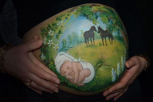 Een lieflijke bellypaint met baby en paardjes