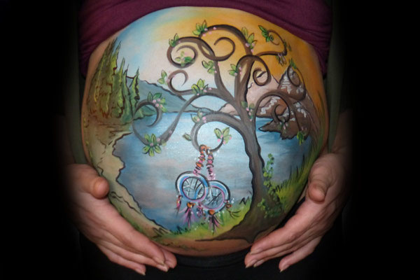 Bellypaint dromerig met levensboom en dromenvanger