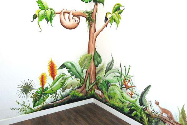 Muurschildering op babykamer in thema jungle