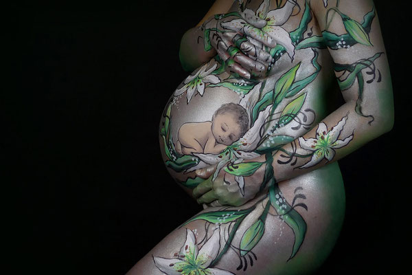 Hoogzwanger, hoe leuk is dan een bodypaint