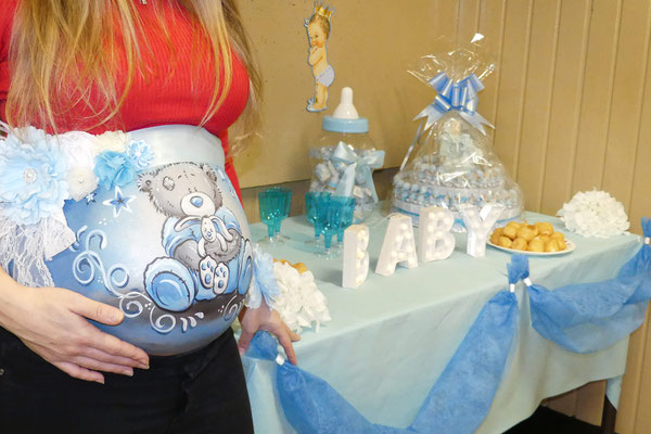 Bellypaint gemaakt op een baby-shower