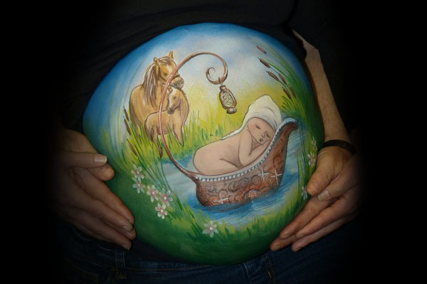 Een schattig plaatje deze bellypaint met paardjes die toekijken