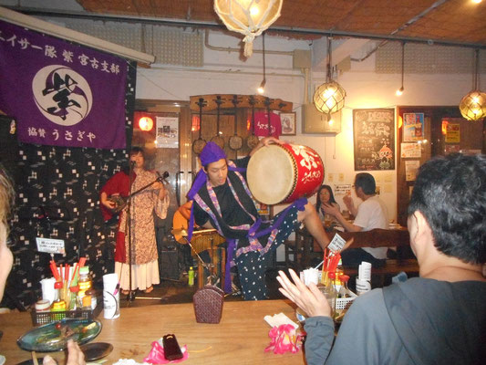 居酒屋のライブ