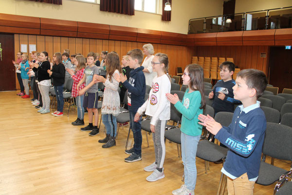 Polizeiorchester Niedersachsen in der Grundschule Eschershausen am 21.5.2019 - klassereinerbiels ...