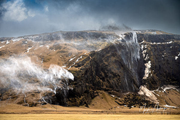 beim Seljalandsfoss