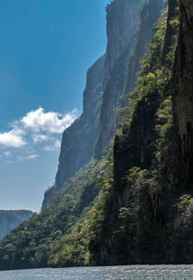 Die Felsen sind bis 1000 m hoch