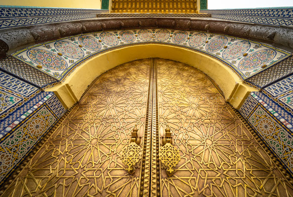 Das Tor am Königspalast in Fes