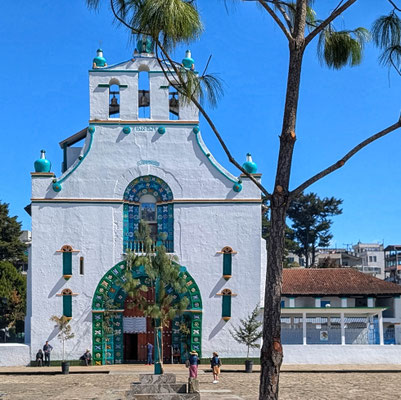 Die einzigartige Kirche Iglesia de San Juan Bautista in Chamula