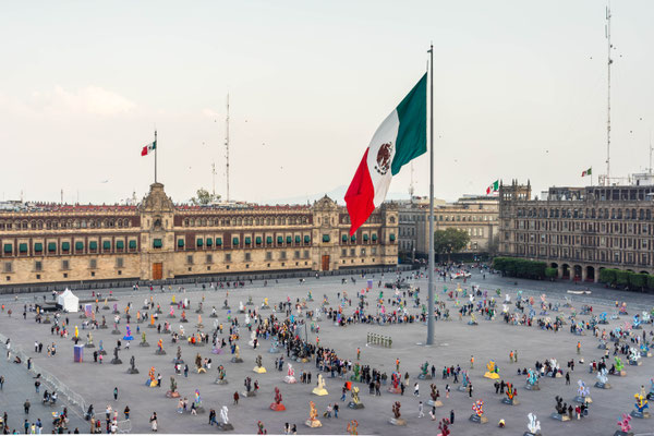 Der Zócalo von Mexiko Stadt ist der größte Platz Lateinamerikas