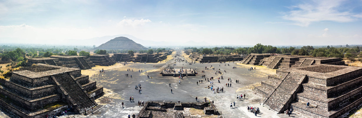 Blick von der Mondpyramide, 46 m hoch,  auf Teotihuacán