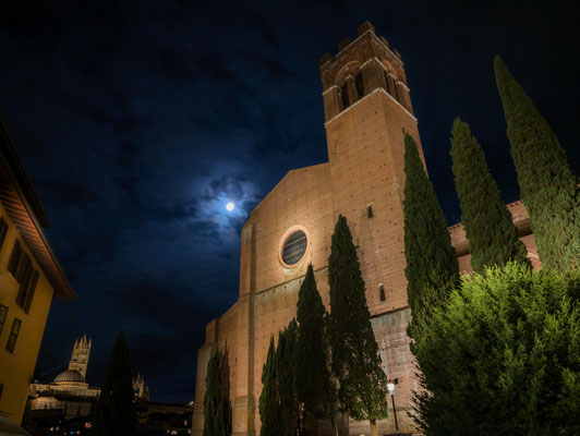 Basilica di San Domenico bei Nacht