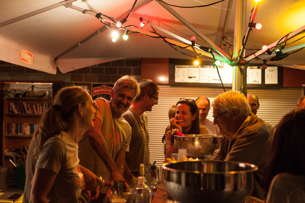 Auch die Bar im Vollbetrieb