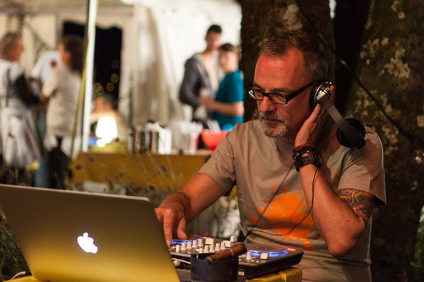 Patrick, der DJ sorgt für Musik, wenn die Bands nicht spielen