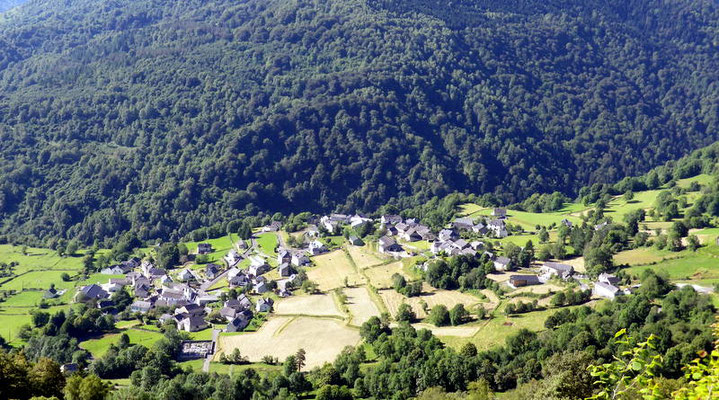 Le village de Bilhères.